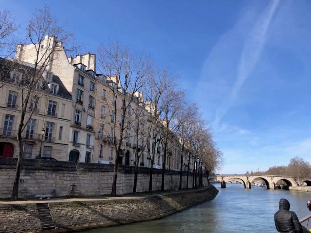 Visit London & Paris: the banks of the River Seine in Paris