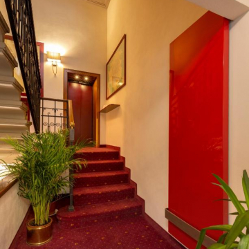 Lancaster Hotel - Staircase